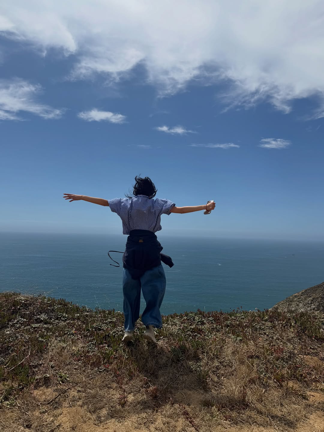桀骜不驯 像山像海像鸟像鱼 像一切自然呼吸的东西